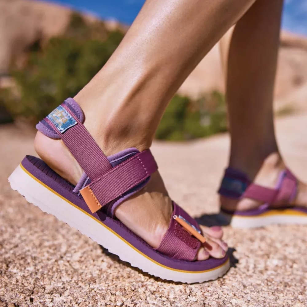 EUC Columbia Women's Via Desert Nights Sports Sandals, Purple, Sz 8